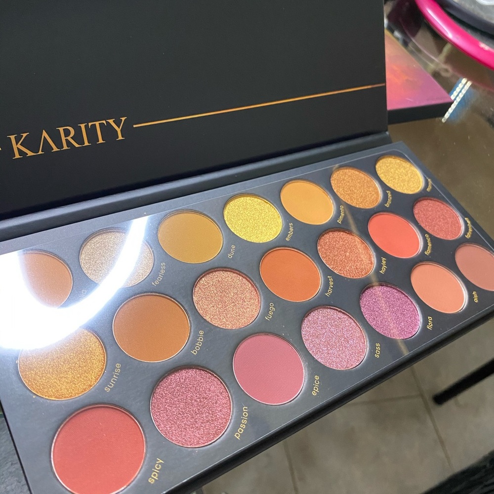 Karity Picante eye shadow palette (NIB)
